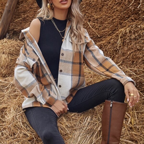 BellanBlue Tops - Plaid Khaki Tan pocket button up shacket Top Oversized
